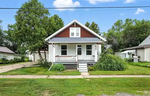 433 S 8th Ave, Washington, IA 52353