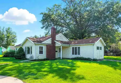 515 N 2nd Ave, Washington, IA 52353