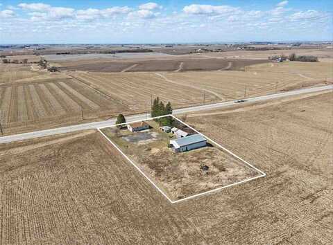 1056 W Avenue, Norway, IA 52318
