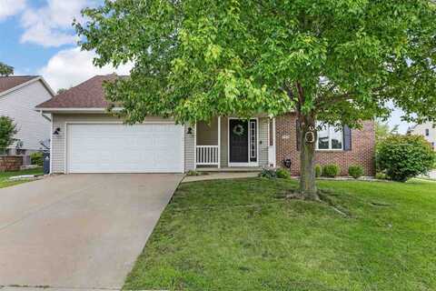 702 73rd St NE, Cedar Rapids, IA 52402