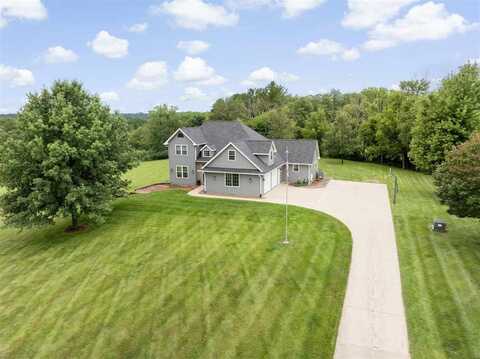 1847 Pinebrook Ct NE, Solon, IA 52333