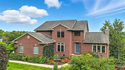 4764 Forest View Cir NE, Iowa City, IA 52240