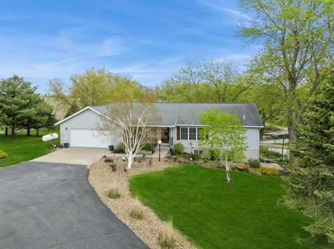 3334 NW Black Hawk Ave, Oxford, IA 52322