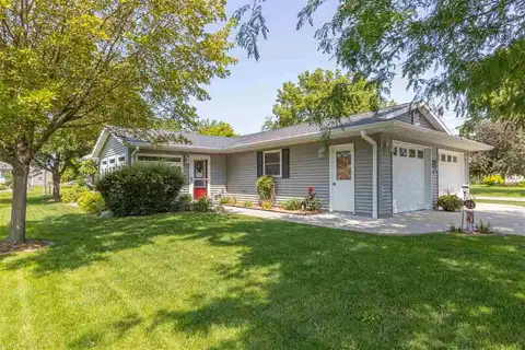 915 N 8th Ave, Washington, IA 52353
