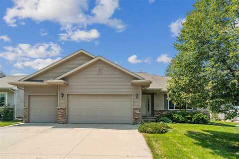 630 Galway Dr, Iowa City, IA 52246