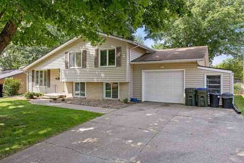 907 Talwrn Ct, Iowa City, IA 52246