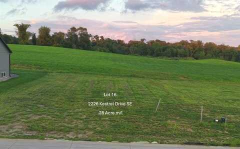 2226 Kestrel Dr SE, Cedar Rapids, IA 52403