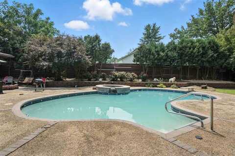 111 W 11th St, Tipton, IA 52772