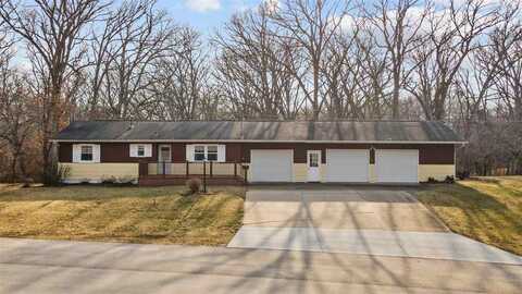 1177 Oakview Dr, Columbus Junction, IA 52738