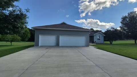1102 Oak Hill Road, Estherville, IA 51334
