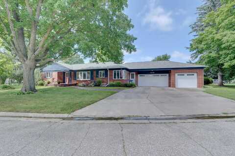 1609 Maplecrest Drive, Estherville, IA 51334