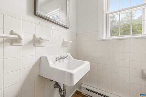 7928 HOWARDSVILLE RD, Scottsville, VA 24562