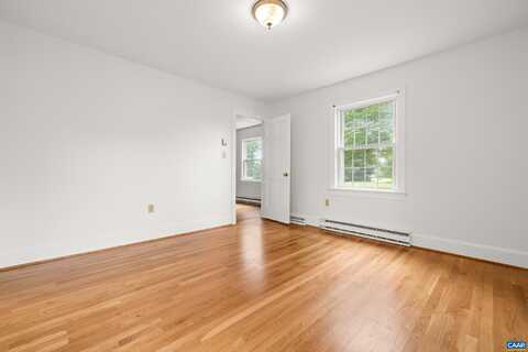 7928 HOWARDSVILLE RD, Scottsville, VA 24562