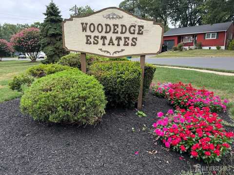 42 Woodedge Avenue, Edison, NJ 08817