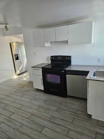 1035 NW 5th St, Miami, FL 33128