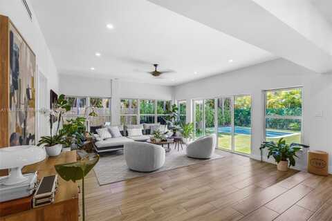 653 Glenridge Rd, Key Biscayne, FL 33149