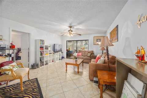 3990 NW 42nd Ave, Lauderdale Lakes, FL 33319