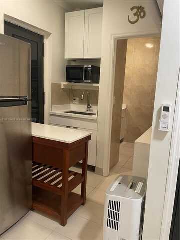 924 NE 5th St, Hallandale Beach, FL 33009