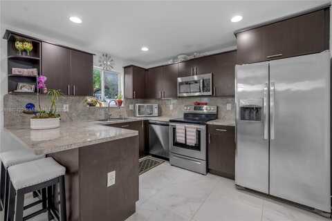 3020 NW 45th St, Miami, FL 33142