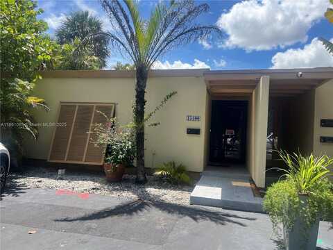15400 Sharpecroft Dr, Miami Lakes, FL 33014