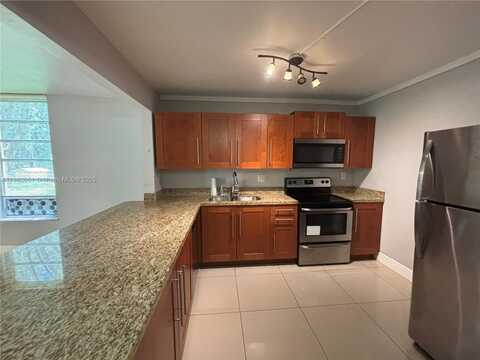 400 COMMODORE DR, Plantation, FL 33325
