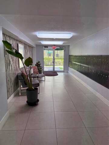 9350 Fontainebleau Blvd, Miami, FL 33172