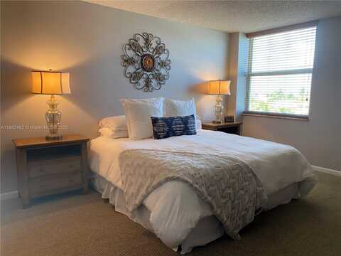 2935 NE 163rd St, North Miami Beach, FL 33160