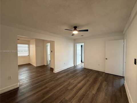 552 NW 1st St, Miami, FL 33128