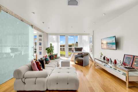 10275 Collins Ave, Bal Harbour, FL 33154