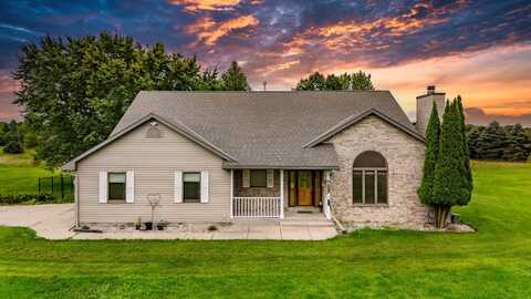 306 Castle Cove Way, Hartford, WI 53027