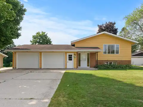 664 Randolph St, Mishicot, WI 54228