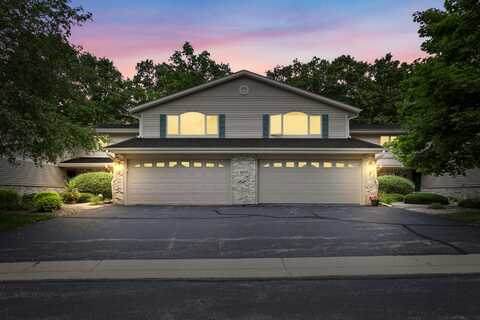 1035 Shadowood Cir, West Bend, WI 53095