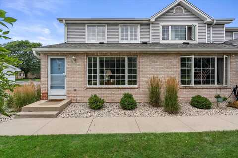 10380 W Whitnall Edge Cir, Franklin, WI 53132