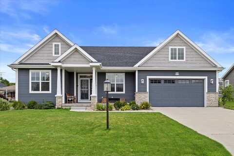 W217n6198 Masters Dr, Menomonee Falls, WI 53051