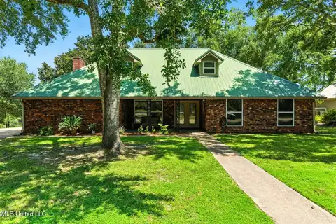 1526 Oldfield Drive, Gautier, MS 39553