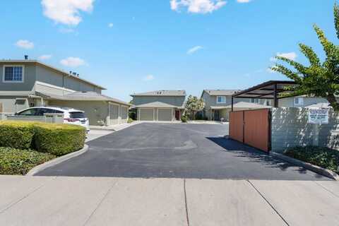 1411 Squire CT, HOLLISTER, CA 95023
