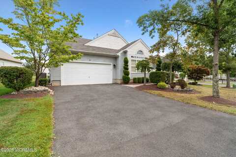 11 Narrowbrook Court, Manalapan, NJ 07726