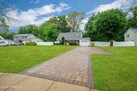 4 Maxwell Lane, Manalapan, NJ 07726