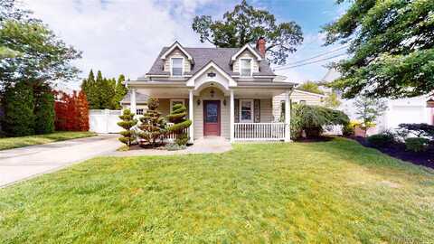 11 E Webster Street, Merrick, NY 11566