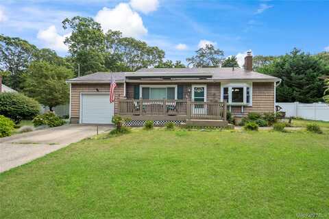 527 Lakeview Avenue, Bayport, NY 11705