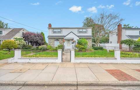 87 Underhill Avenue, Hicksville, NY 11801