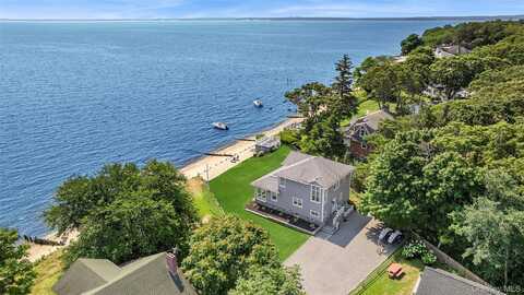 5218 Peconic Bay Boulevard, Laurel, NY 11948