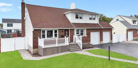 308 40th Street, Lindenhurst, NY 11757