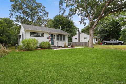 32 Hampton Road, Hampton Bays, NY 11946