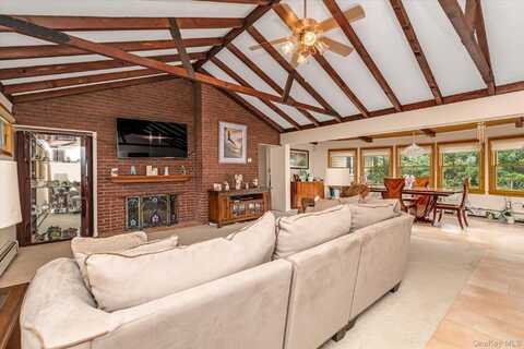 7 Swartout Place, Amityville, NY 11701