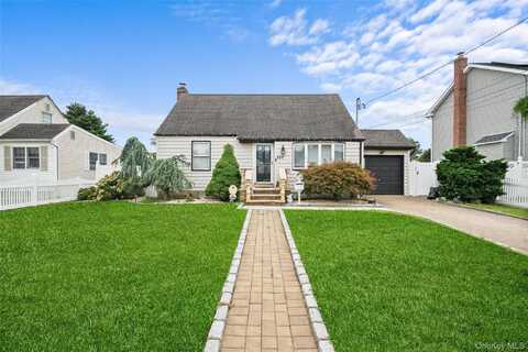 522 17th Street, West Babylon, NY 11704