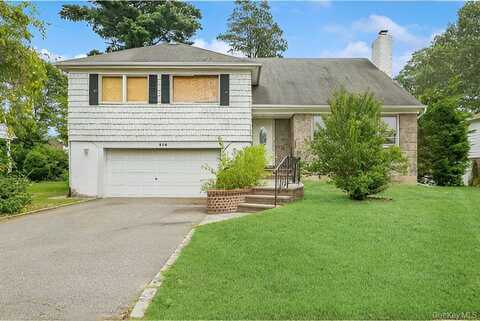 806 Pepperidge Road, Westbury, NY 11590