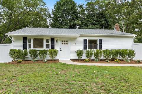 7 Artist Drive, Middle Island, NY 11953