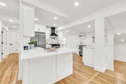253 Versa Place, Sayville, NY 11782