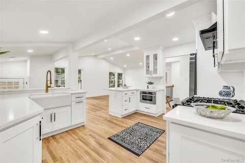 253 Versa Place, Sayville, NY 11782